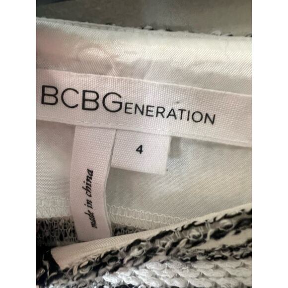 BCBGeneration Black and White Stripe Mini Skirt Sz 4 - Picture 3 of 3